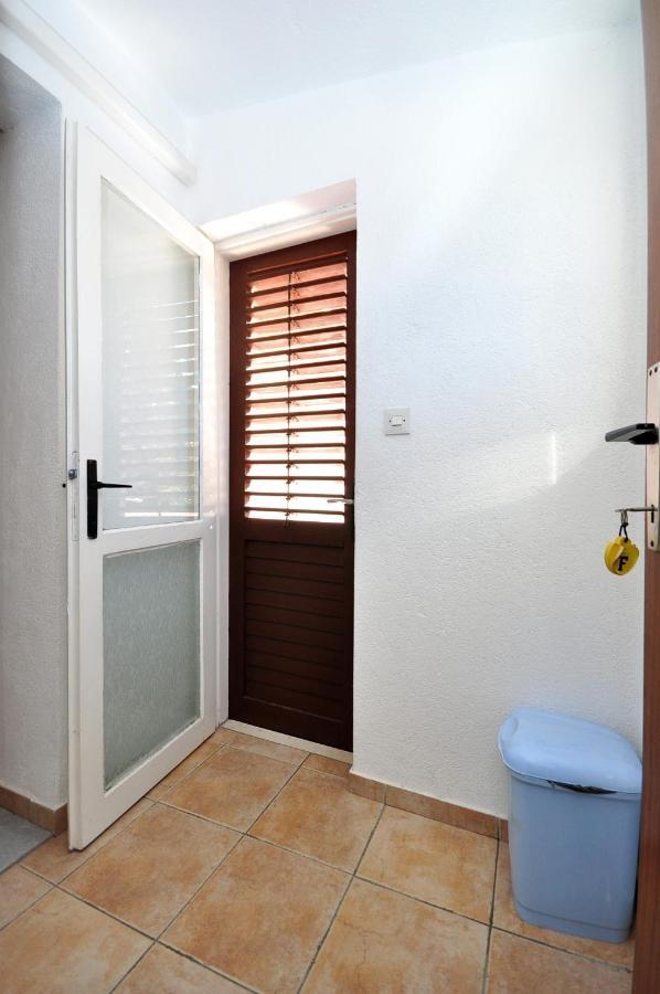 Apartments By The Sea Arbanija, Ciovo - 1085 Trogir Buitenkant foto